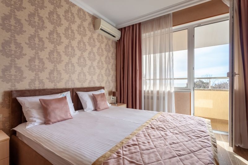 Отель "Грейс Кристалл" / "Grace Crystal"